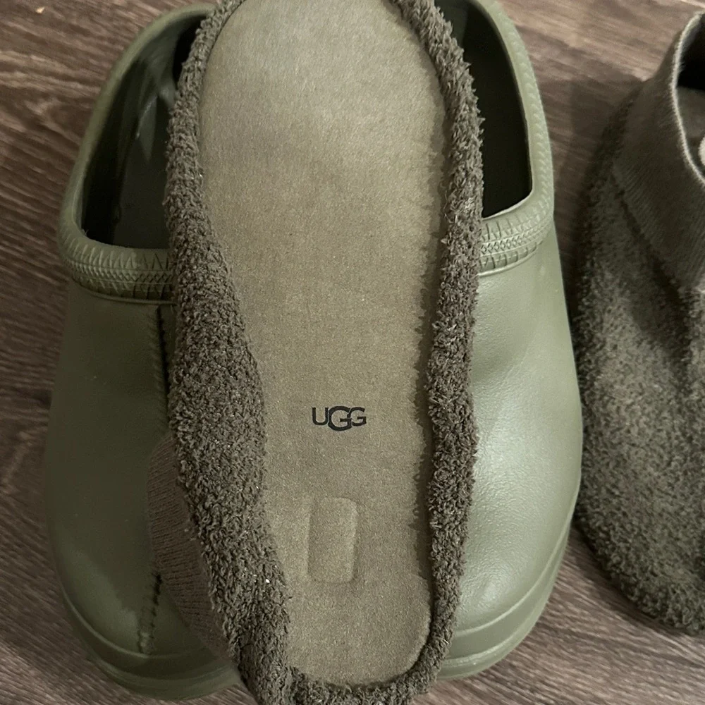 UGG Sage Green Casual Slip-Ons - Picture 6 of 7